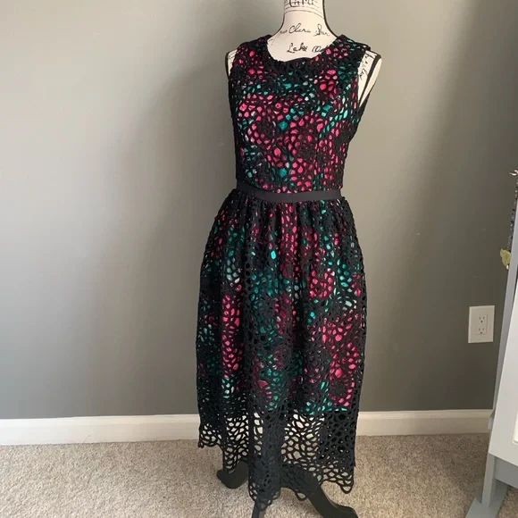 Sz 4 Anthropologie dress. Black crochet overlay- green & pink pattern underlay - Picture 7 of 7